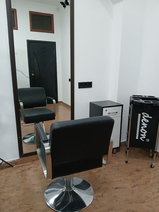 Сдам в аренду парикмахерское кресло.