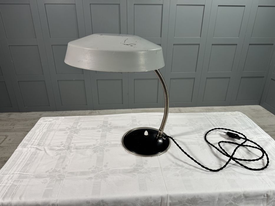 Винтидж индустриална настолна лампа У027
