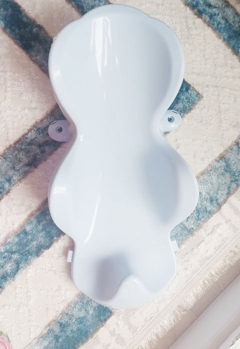 Для купания тазик и сидушка для купания я