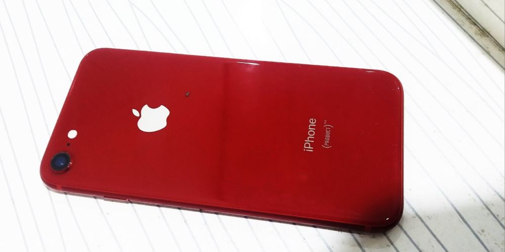 I phone 8 red  tel ochilmagan