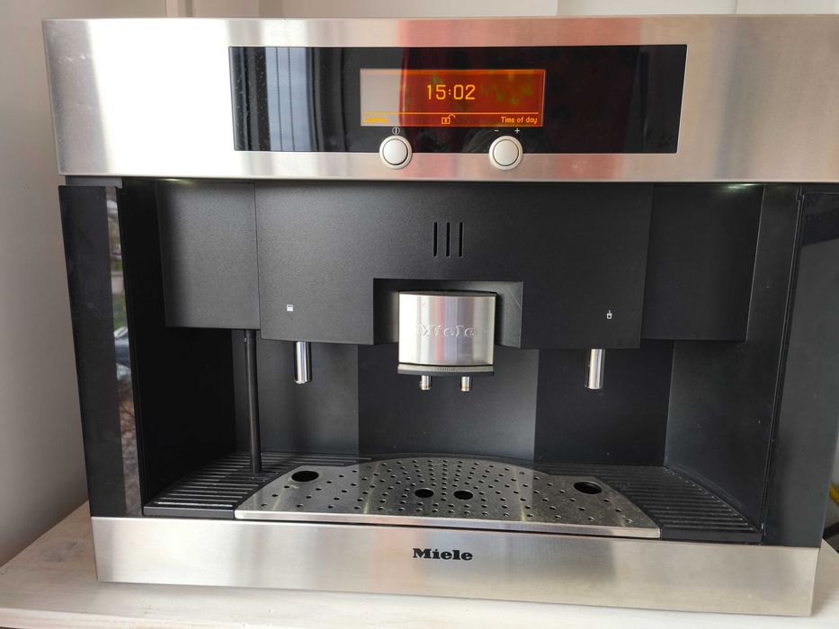 Vand expresor cafea incorporabil marca Miele