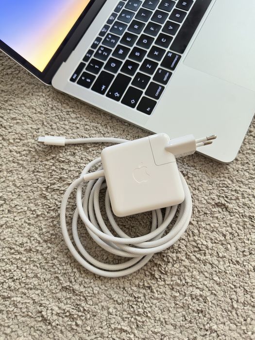 MacBook Pro 13” 2016, i5/8GB/250GB, baterie și încărcător noi