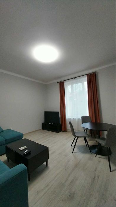 Продава се Тристаен апартамент в София, Център - 75 кв.м за 9 €/кв.м - Снимка #1