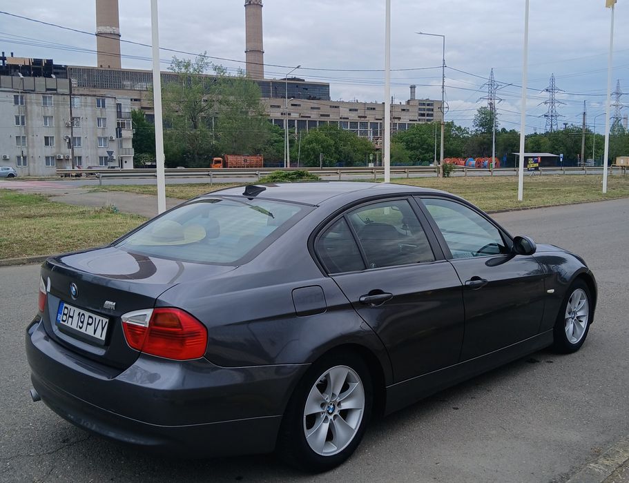 BMW 320 150 cp Sportline. Interior piele & textil. Bixenon angel eyes.