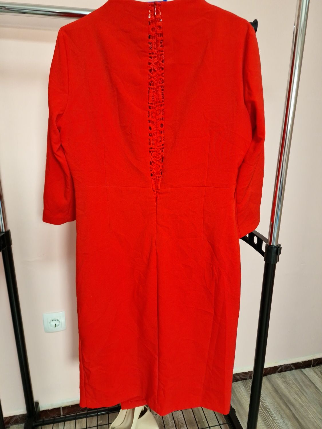 Нова стилна рокля Zara, Л размер, червено към корал