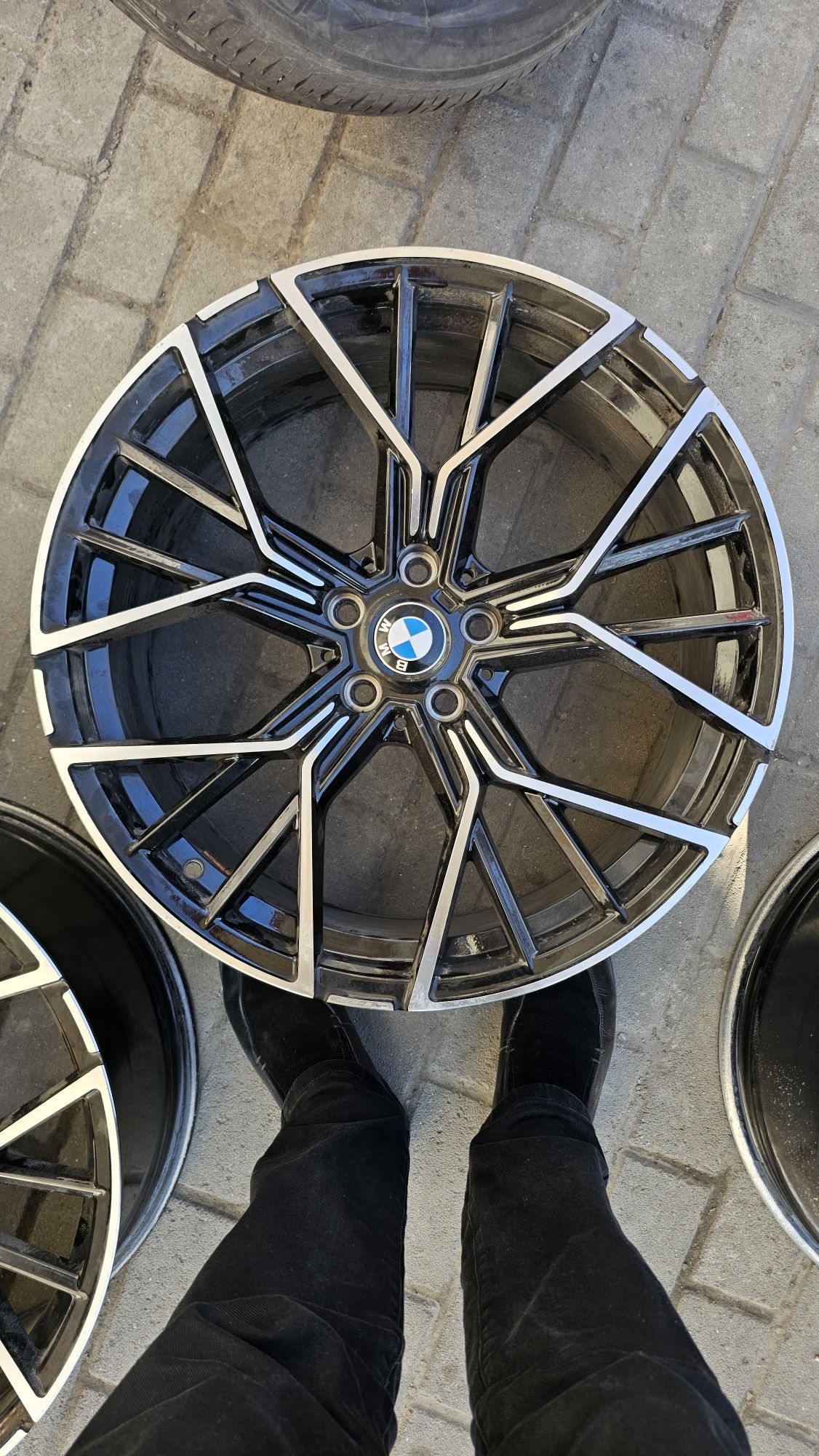 Срочно! Продам диски r20 стоял на BMW I3