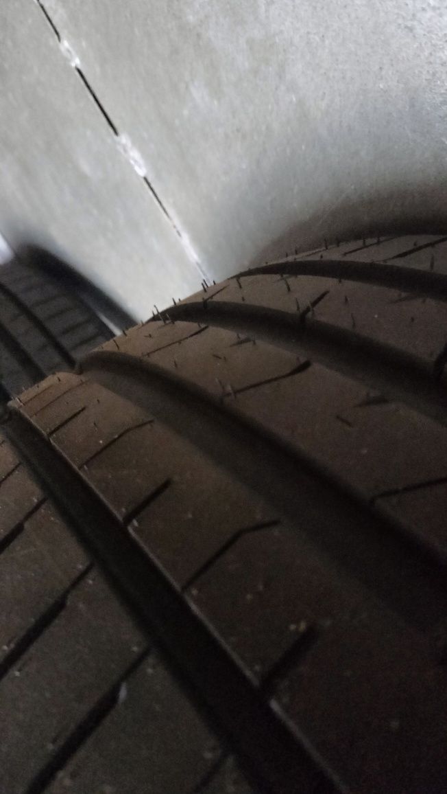 Продам комплект шин 245/40 R20