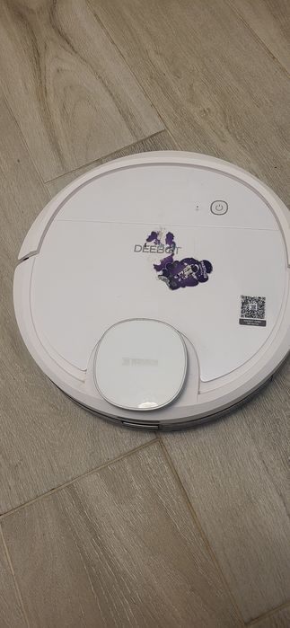 Va pot ajuta cu un aspirator  deebot.Nu am încărcător pentru .