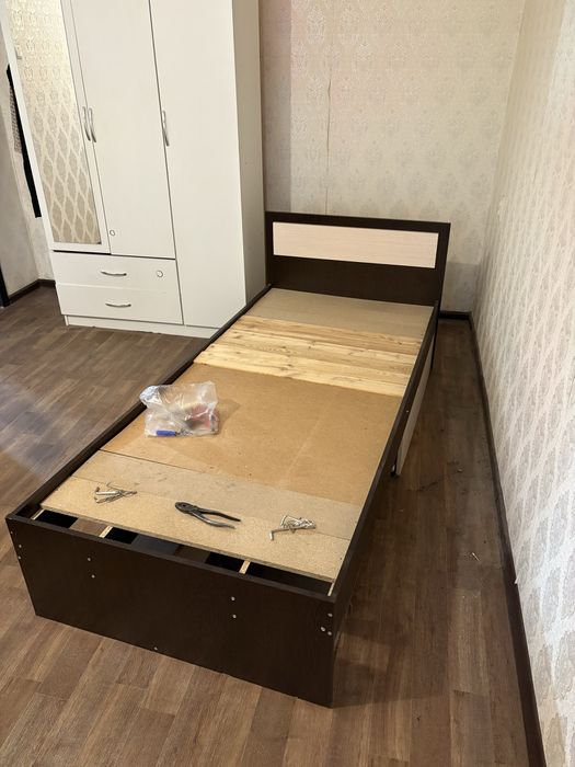Продается Одноместная кровать без матраса