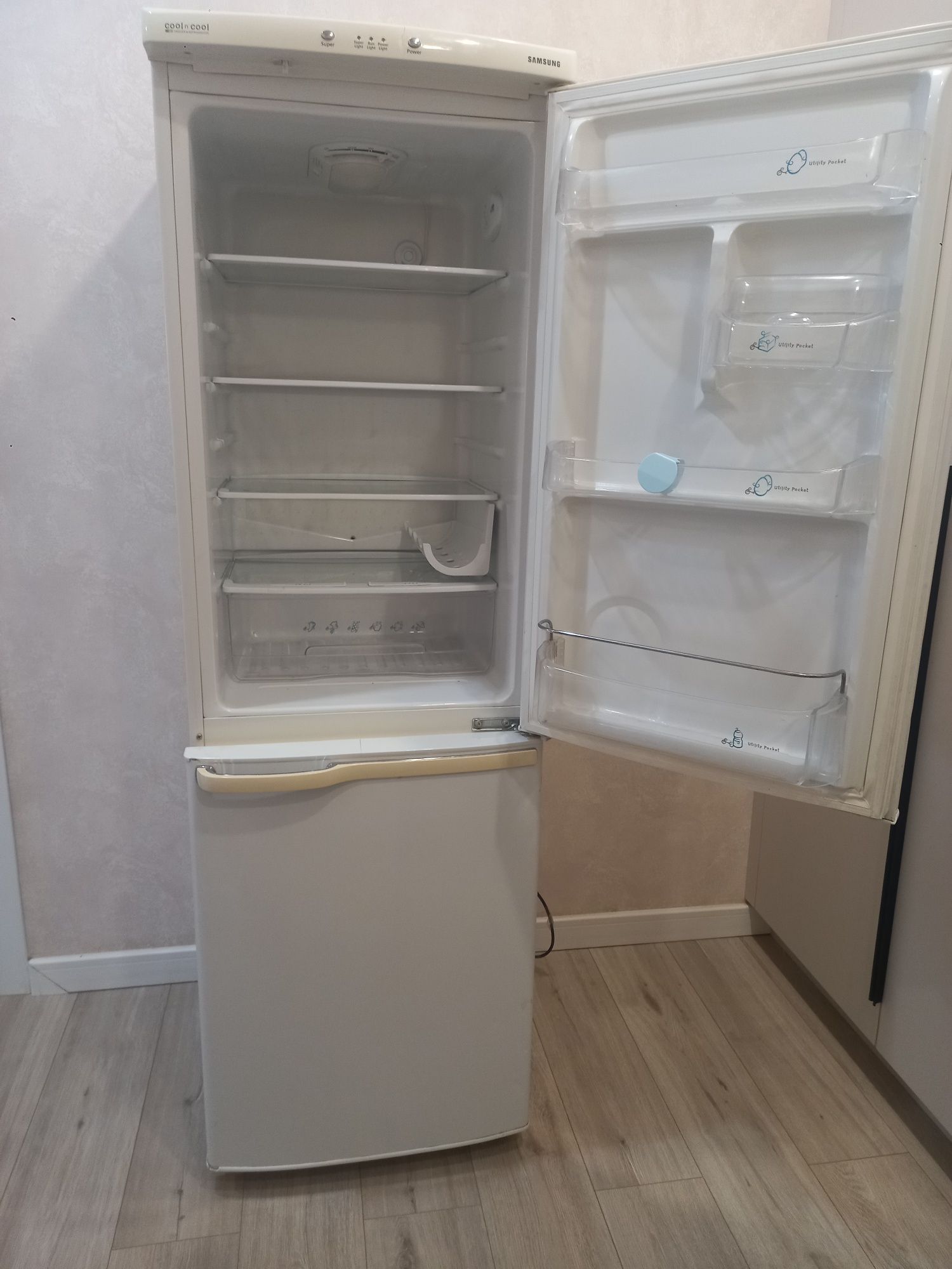 Продам холодильник