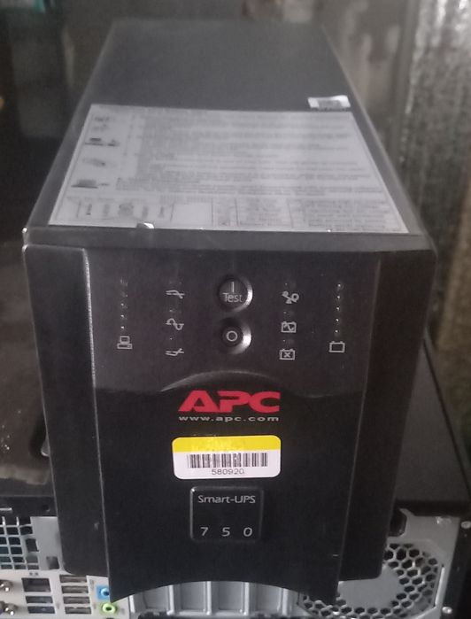 APC Smart-UPS 750 ВА с последовательным и USB-портами, 230 В