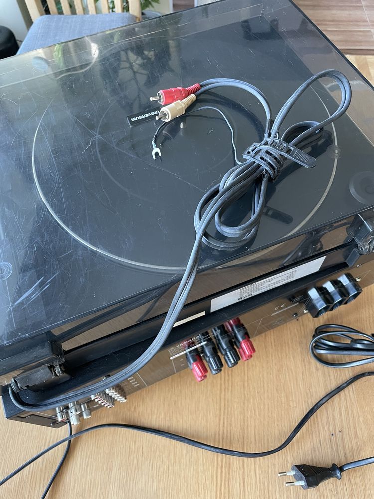 Грамофон Universum и усилвател Yamaha AX-396