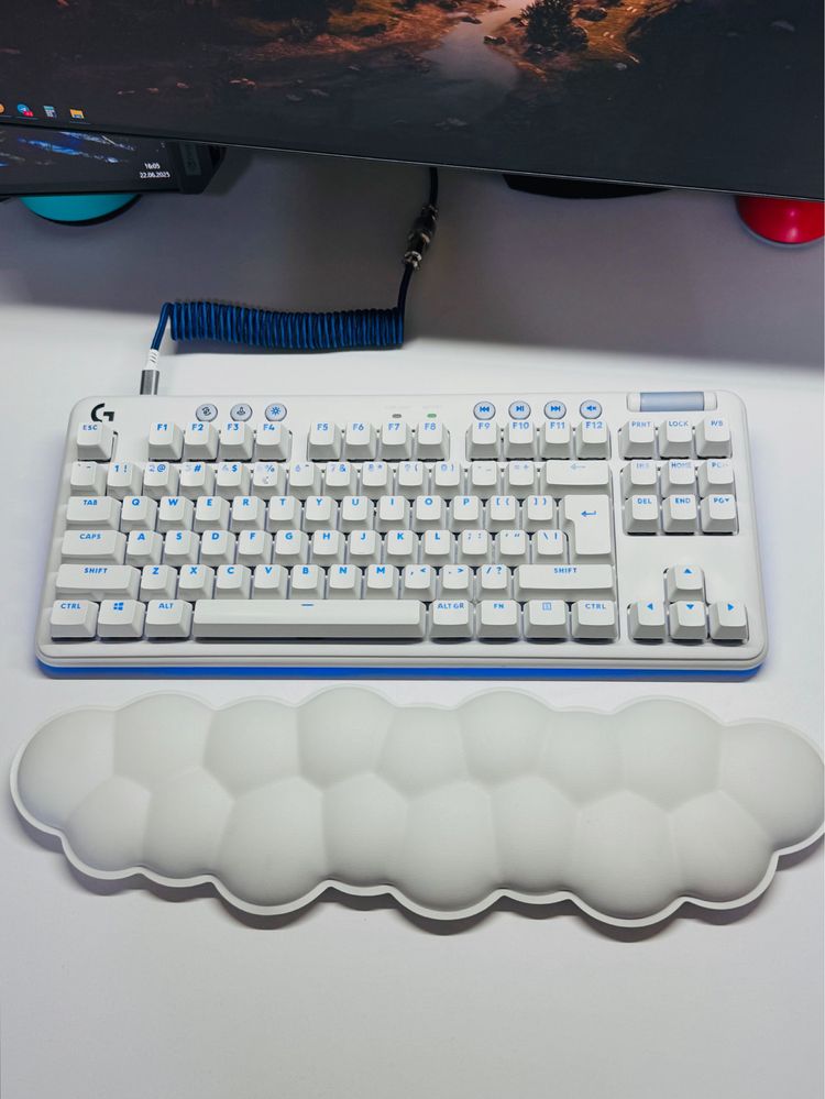 Logitech G715 TKL