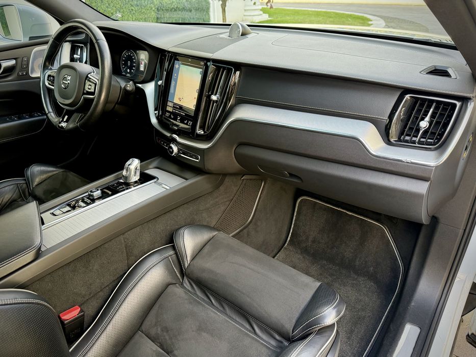 Volvo XC60 R Design T8 AWD ! P.J Garantie 12 Luni !