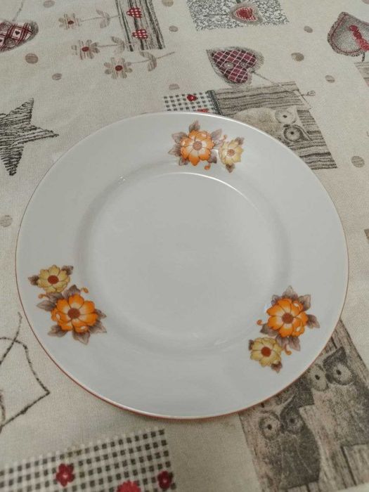 Порцеланови чинии - подарявам