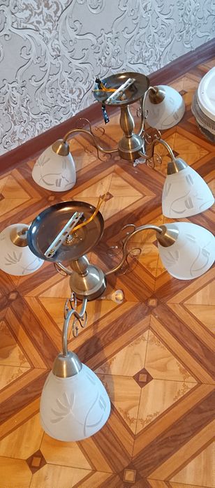 Срочно продам люстры
