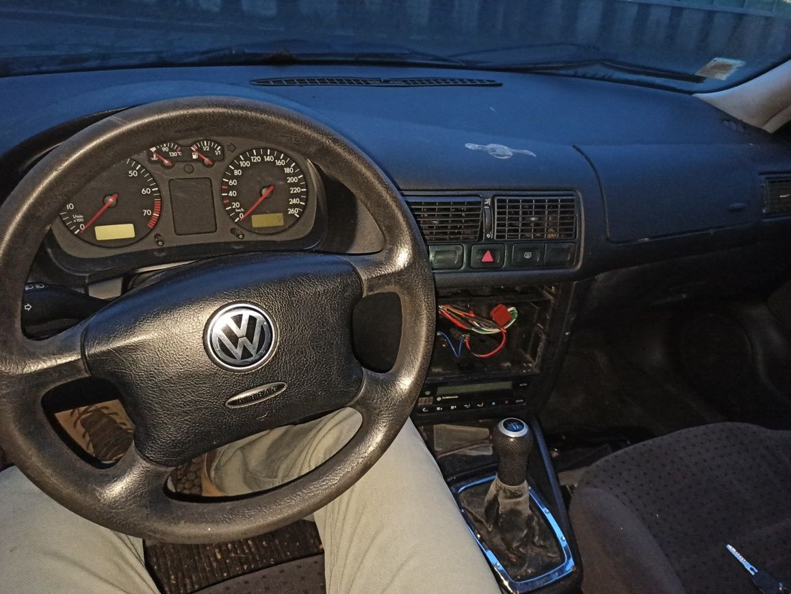 VW Golf 4 1.8-20V AGN на части - всичко до 30 лв - Люлин
