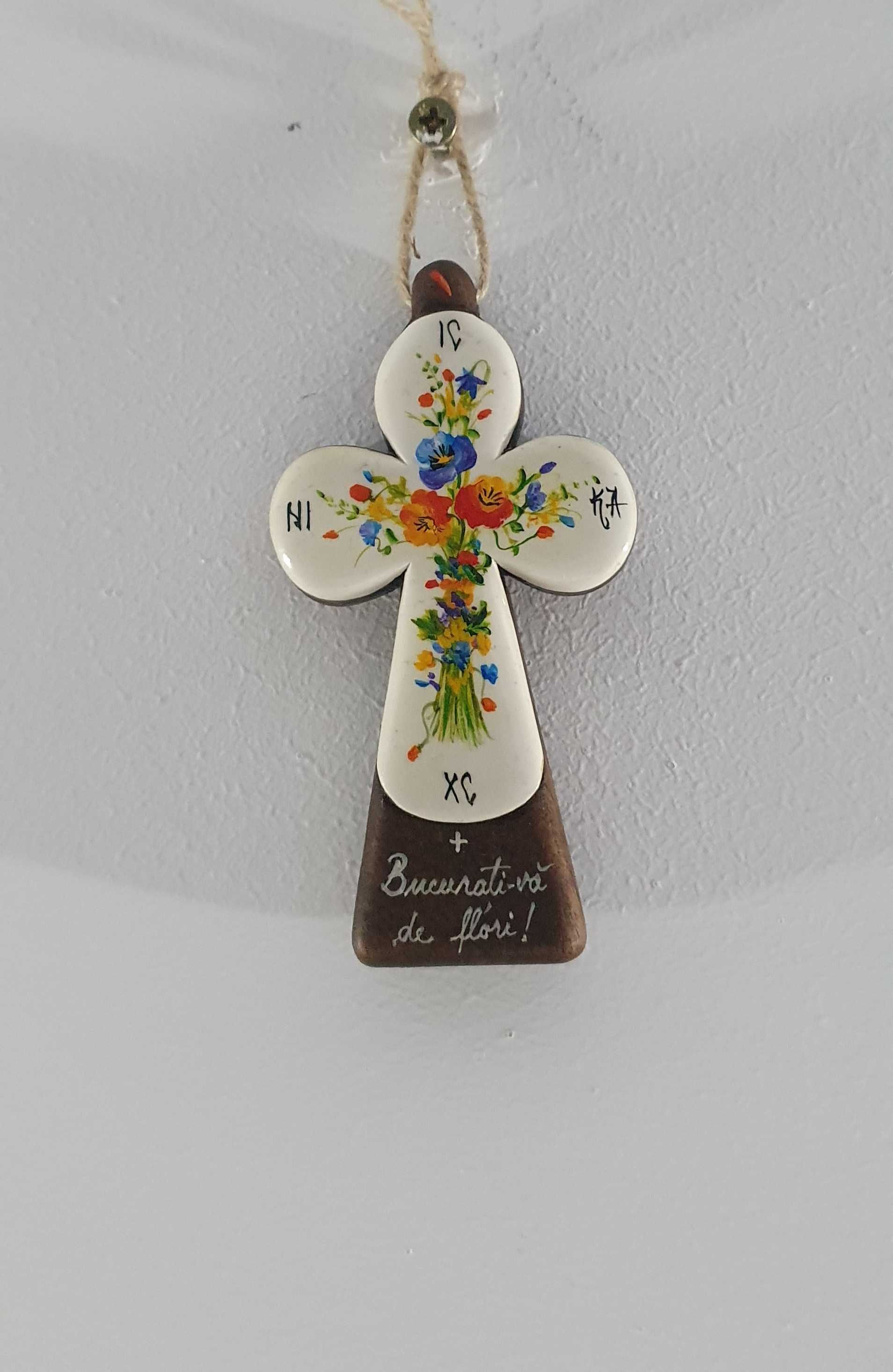 Cruce/icoana lemn pictata, cu flori, pasari,handmade, unicat