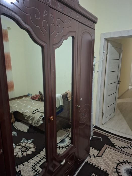 Rasmdagi Shkaf 1