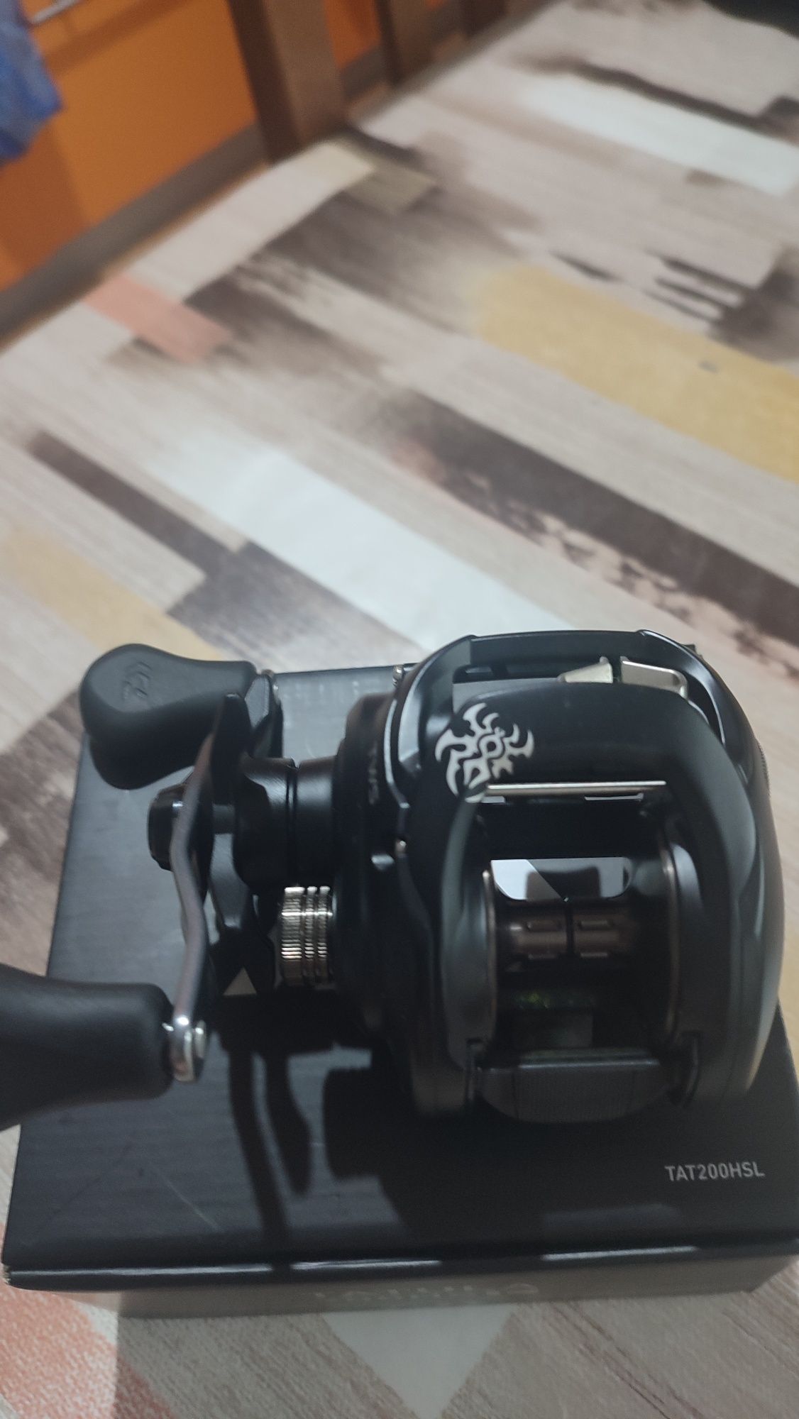 Продавам комплект DAIWA TATULA 200HSL/7,3:1/ и въдица DRAGON JERK 80