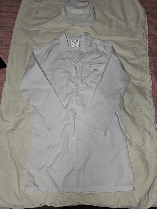 Медицинский халат и чепчик