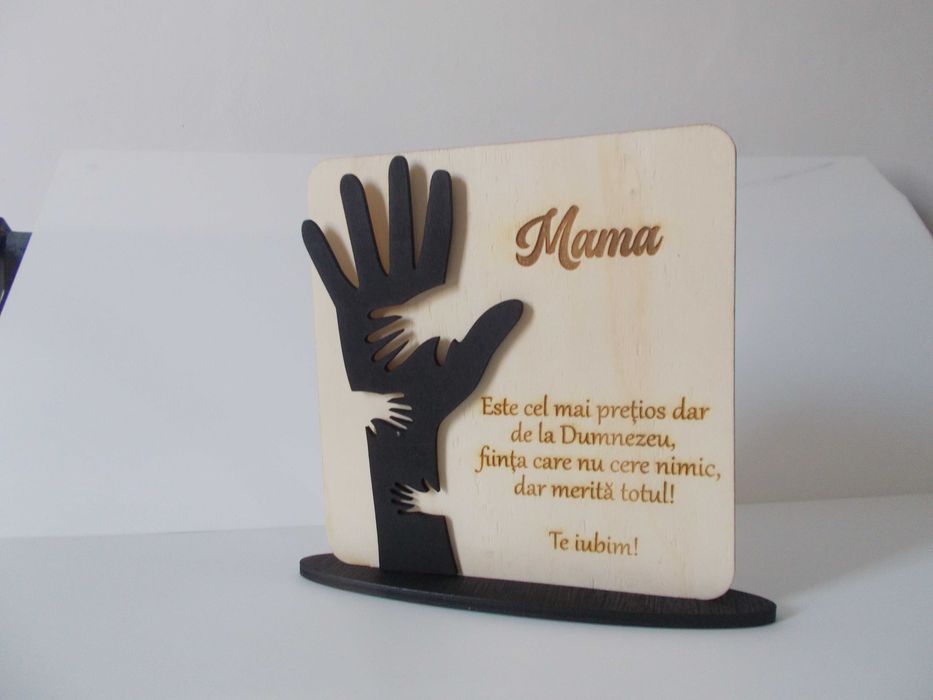 Decoratiune personalizata din lemn