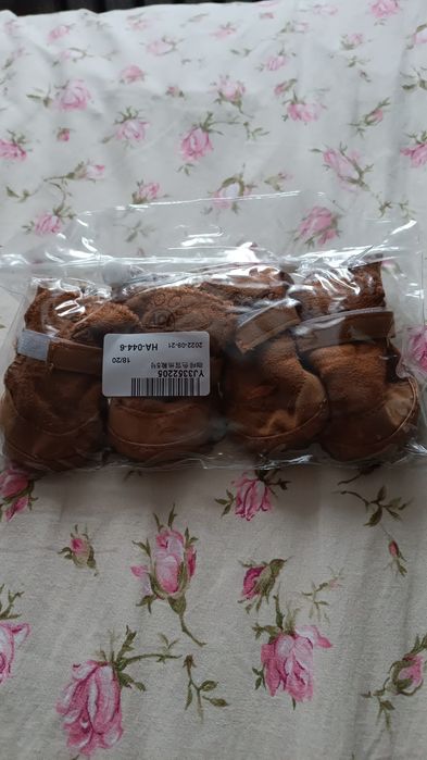 Продам зимнюю обувь,для собачки