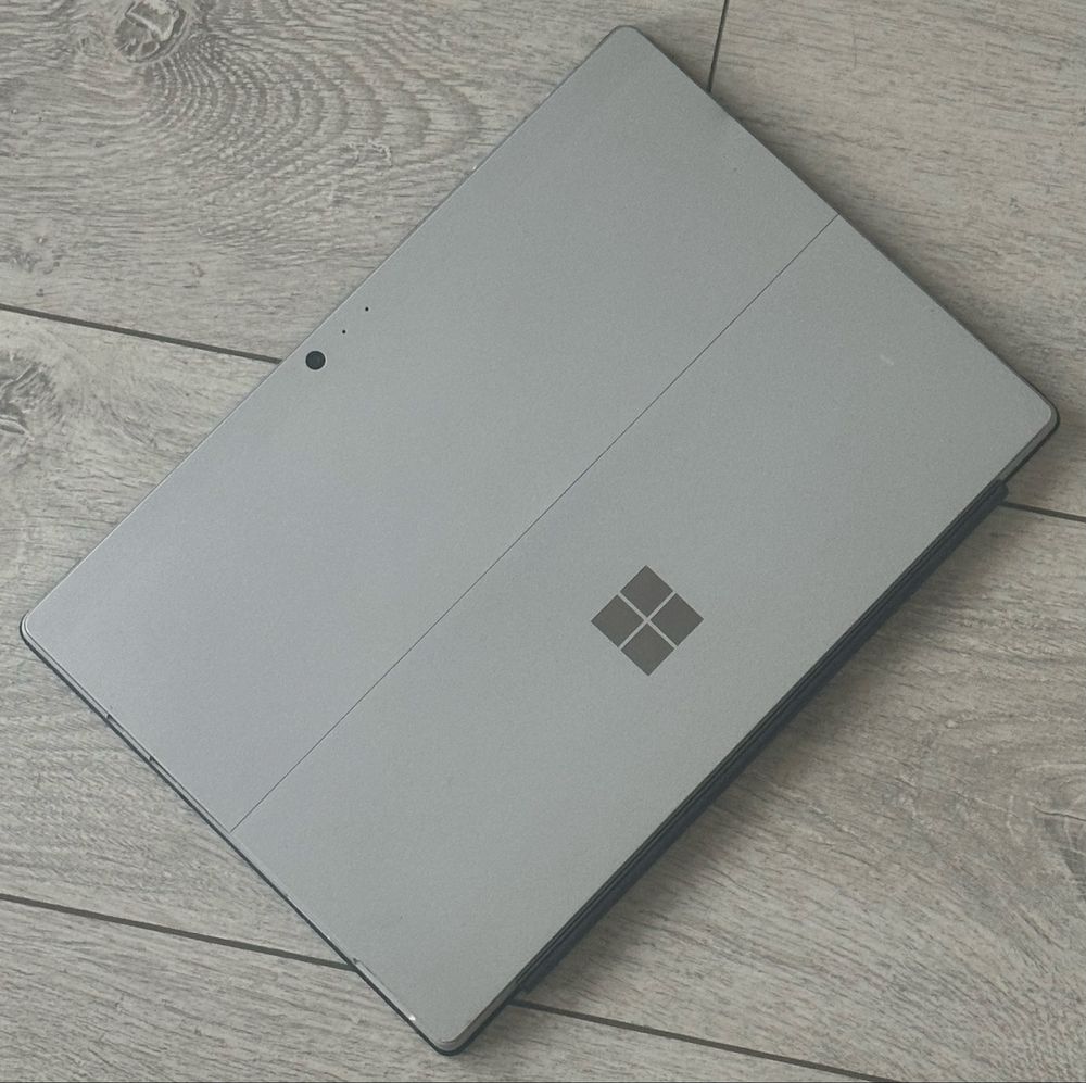 Microsoft Surface Pro 5 LTE (Model 1807) – i5 / 8GB RAM / 256GB SSD!