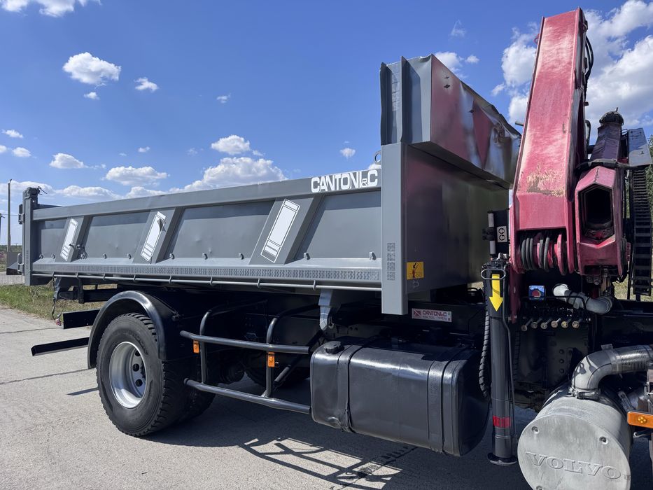 Camion Basculabil si macara VOLVO
