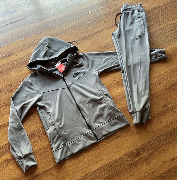 Мъжки,памучен,сив екип Nike с качулка и ципове на джобовете