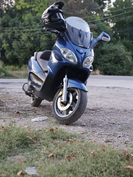 Продавам скутер piaggio x9 200 evo