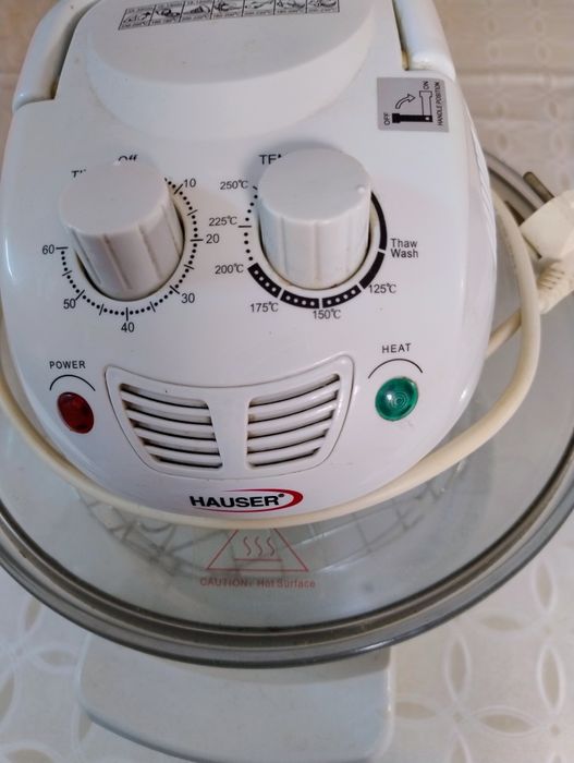 Aparat de gătit cu halogen