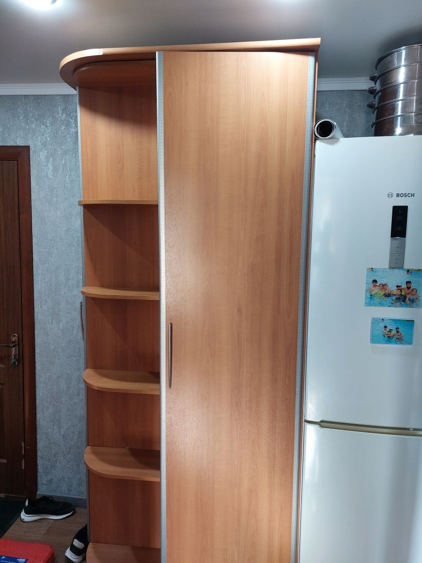Продам шкаф в прихожую в хорошем состояние