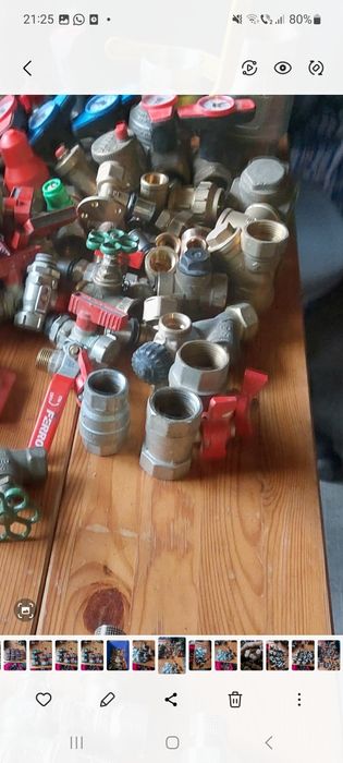 Vând robineți de apa și gaz