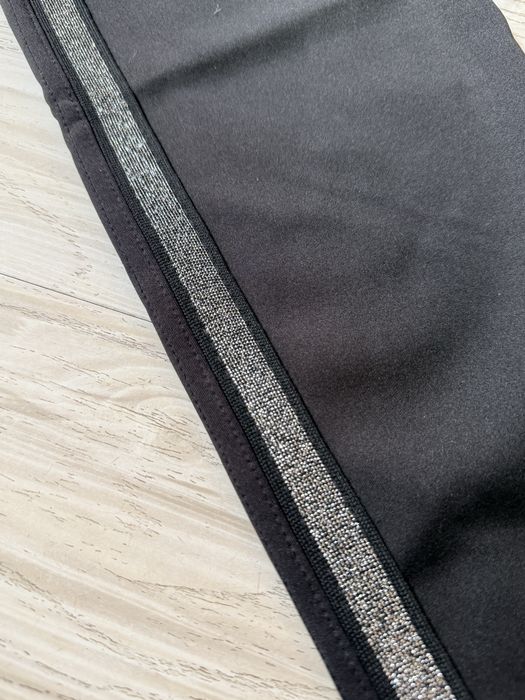 Черные лосины с серебряной лампасой