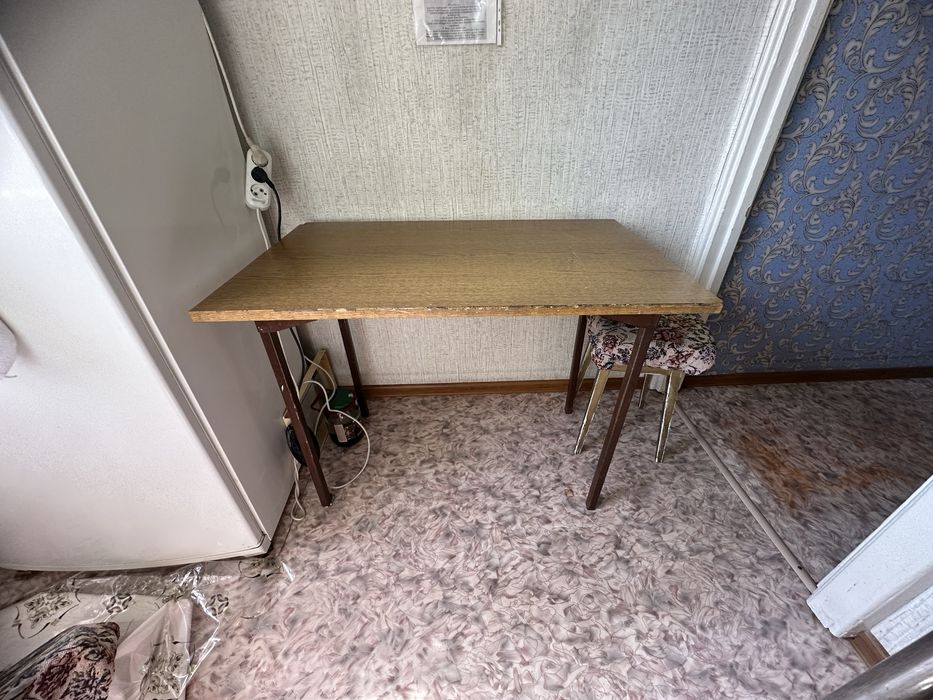 Кухонный стол  4 табуретки за 3000тг