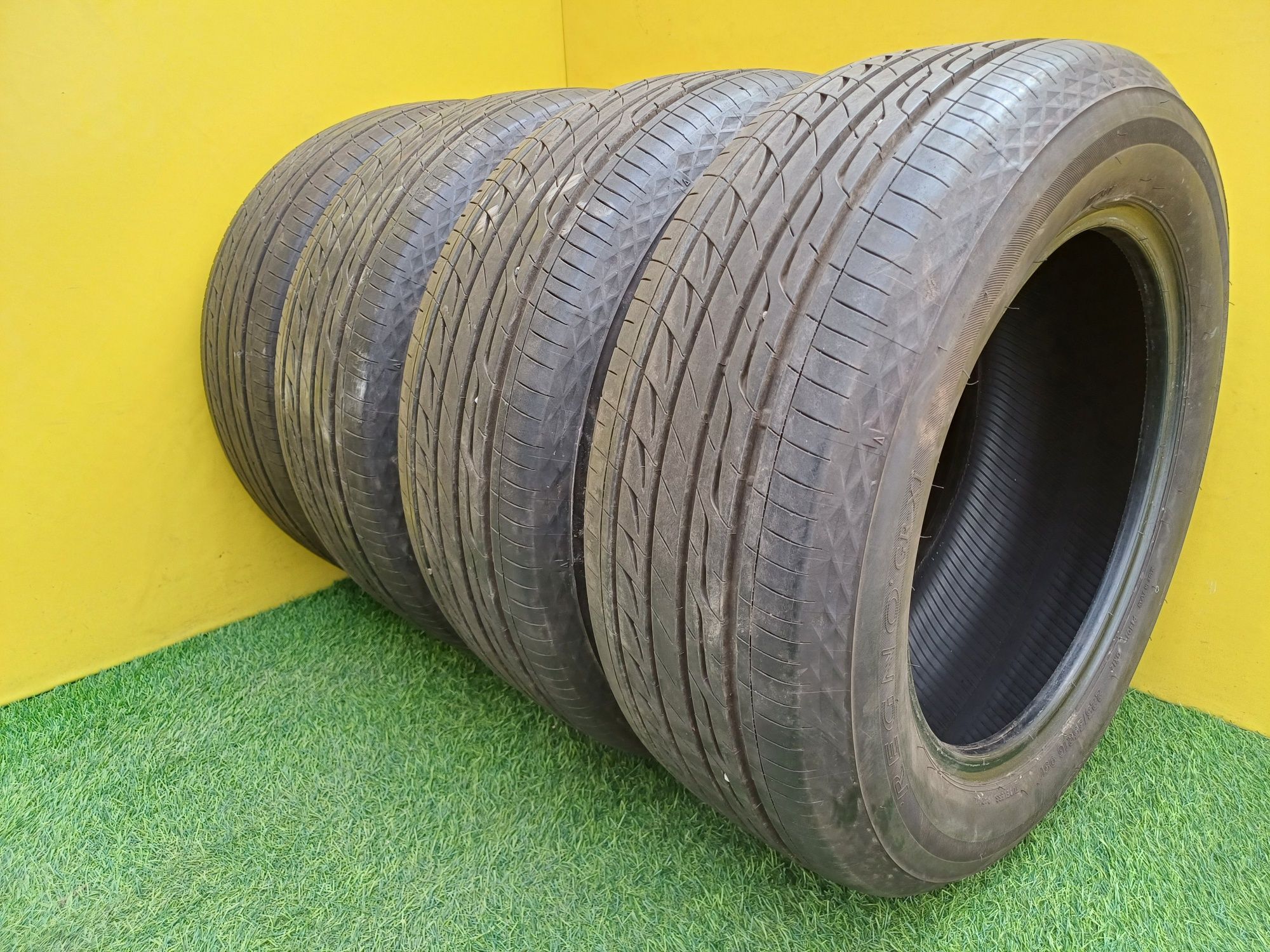 Шины 225/55 R16 Bridgestone комплект.