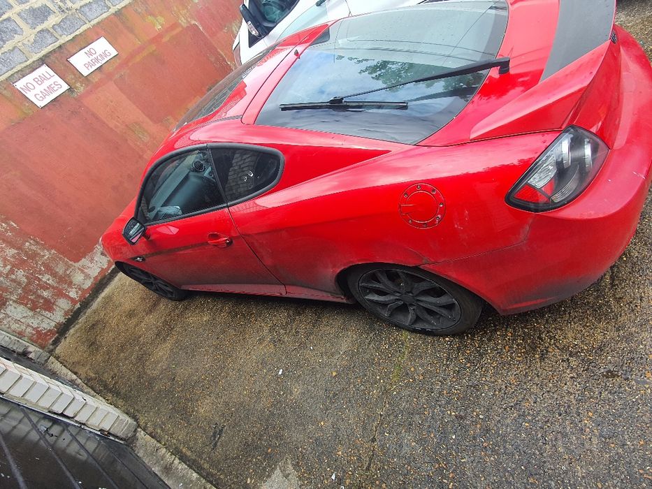 Hyundai coupe 2000cc