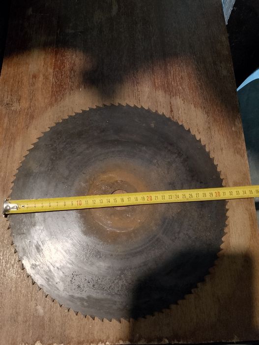 Дискове за рязане на дърва стария материал,напълно здрави .