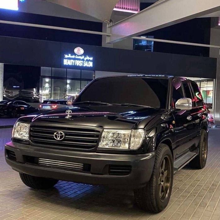 Toyota Land Cruiser 100