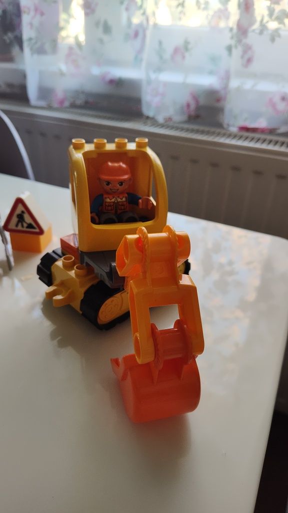 LEGO DUPLO - Camion si excavator pe senile 10812