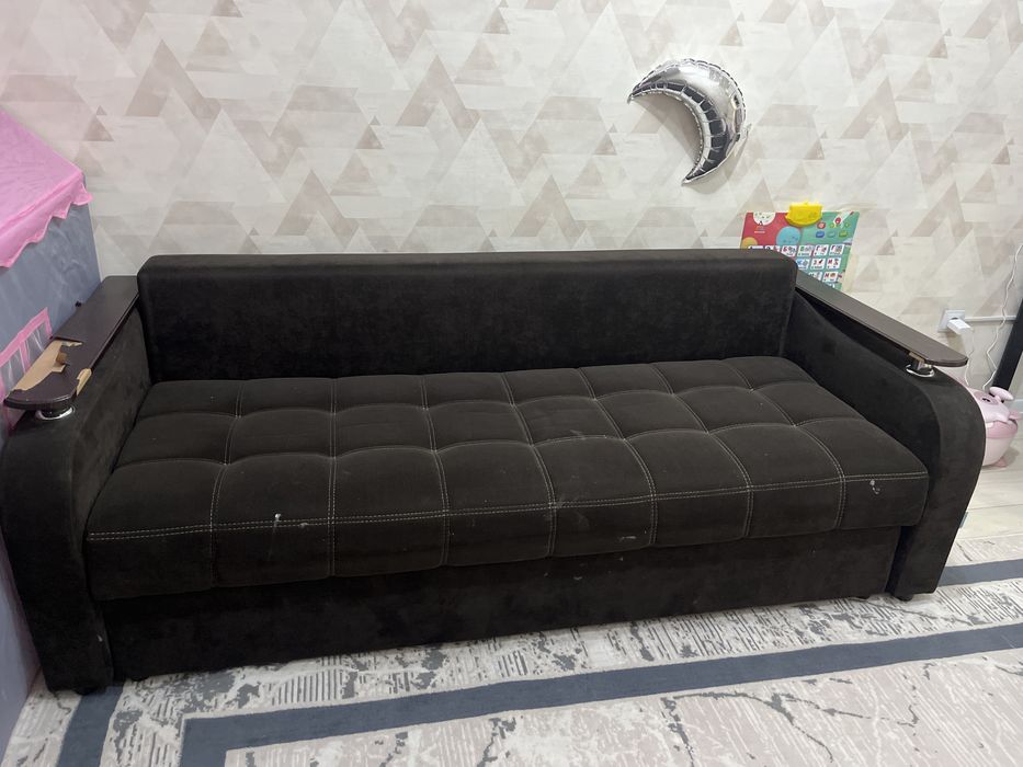 Диван коричневый