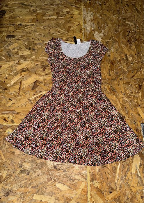 Цветна женствена рокля от DIVIDED BY H&M