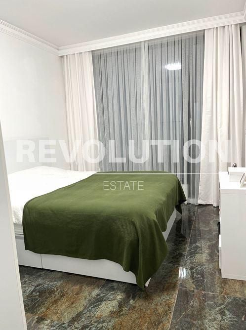 Дава се под наем Тристаен апартамент в Варна, Галата - 122 кв.м за 1100 € - Снимка #6