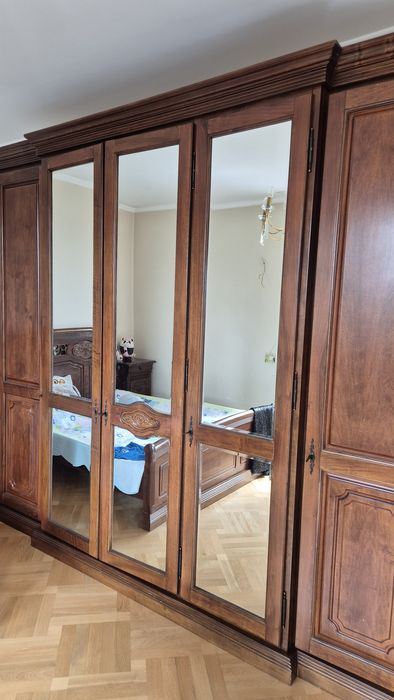 Vand mobilier lemn masiv. Dulap 5 usi.