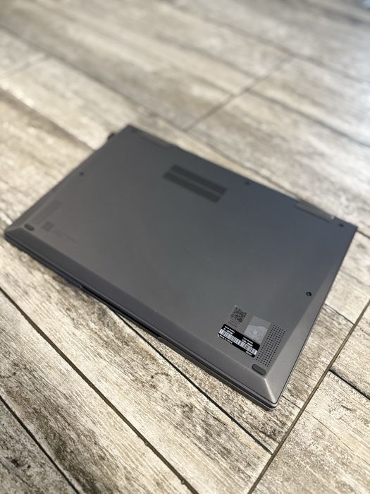 Lenovo ThinkPad X1 Yoga Gen 8 Touchscreeni7-1355U - 32GB/1TB - 14″