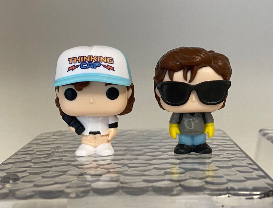 Фигурки из kinder joy stranger things