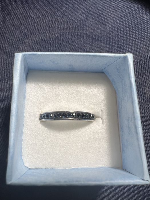 Inel negru cu pietre