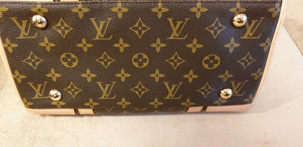 Geanta Louis Vuitton piele naturală noua, cod de autenticitate