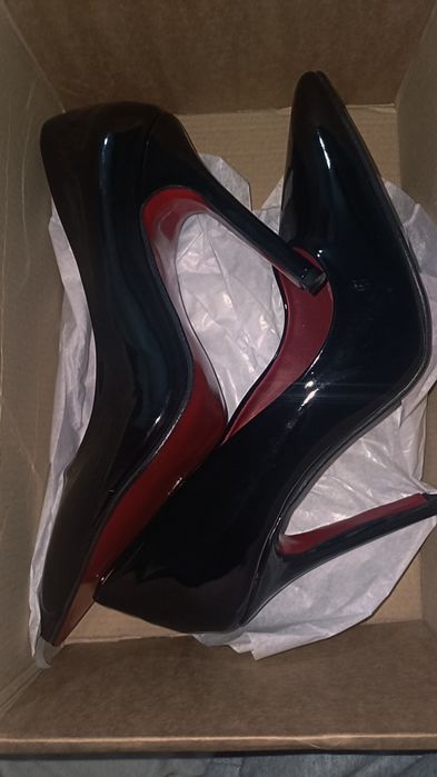 Pantofi damă, cu toc subțire stiletto din piele lăcuită neagră